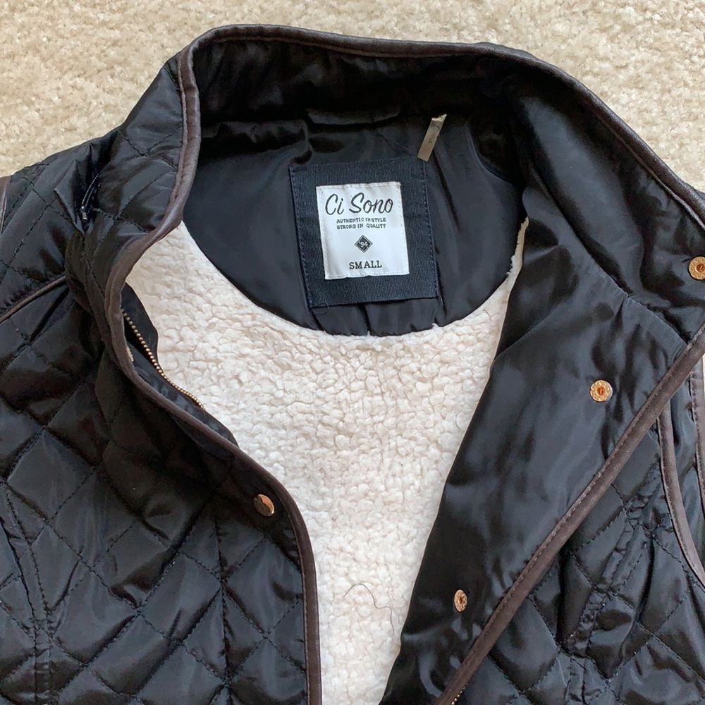 Black Ci Sono Vest View 2